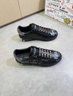 Dolce & Gabbana 杜嘉班纳 -高端品质 原单休闲运动板鞋 -鞋面：纳帕小牛皮.手绘品牌涂鸦工艺、鞋身车缝纯手工串珠品牌图腾标识、金属铆钉 -内里：