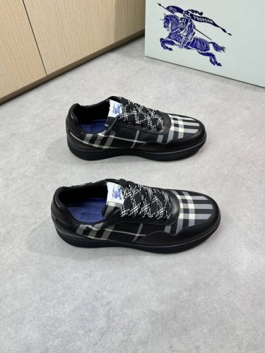 Burberry 巴宝莉 -高端品质 原单休闲运动板鞋 -鞋面：进口纳帕小牛皮、品牌图腾布匹、鞋舌品牌布标 -内里：品牌帆布，垫脚；水染牛皮 -大底：超轻Tpr