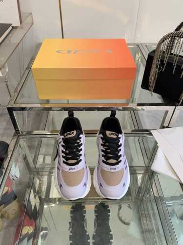 Dior 迪奥 2024ss新款 B32系列情侣款厚底网面老爹鞋 休闲运动鞋 这款Dior B32运动鞋采用近几年比较流行的版型设计，外观时尚大气。鞋底采用耐磨