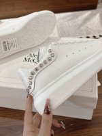 专柜新款 镶钻尾 羊里 女款 男款 顶级高端版本Alexander Mcqueen 亚历山大麦昆 Ss 新款 阔型运动鞋小白鞋休闲鞋新色 后尾巴真的是太有特色太