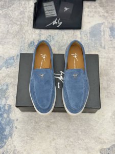 gz* Size:40-44 45.46定做 顶级代购：Giuseppe Zanotti Gz朱塞佩 萨诺第 全新潮款上市爆款套脚系列鞋面采用专用高丝光牛反绒面