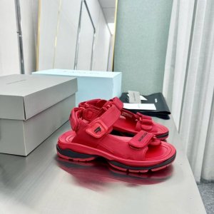 balenciaga新款Tourist系列 巴黎世家魔术贴凉鞋走秀款 原版购入开模量产 上脚超级舒适 搭配袜子更好看 鞋面由尼龙网格面料搭配莱卡面料制作 三根魔