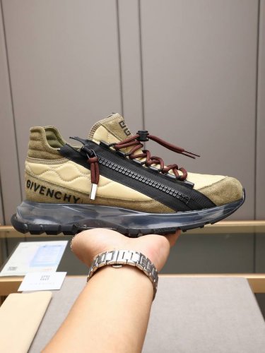 G I V E N C H Y 纪梵希2025新款 专柜同步 人手一双 不容错过 专柜买版 完全1:1 开模定制顶级版本 原版展示提供对比 让大货做到和原版0区