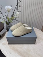 24Ss新款Balenciga巴黎世家毛毛半拖 顶级版本超火巴黎世家毛拖 时装博主与欧美明星大爱款 冬季必备款 时尚却不过分张扬 鞋面：磨砂皮 内里：羊毛内里