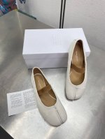 平底分趾捏褶单鞋Mm6 Maison Margiela 超经典 鞋柜必备单品 炒鸡减龄 大热时尚风格 白色植柔羊皮+水染小牛皮里 Mm6 Maison Marg