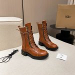 UGG. 2024独家首发机车羊毛靴 材质：面料，头层进口小牛皮. 内里.垫脚.澳洲进口纯羊毛。 大底：独家私模。橡胶材质 工艺。一靴双色鞋带。 一靴两穿。纯手