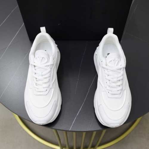 VALENTINO 华伦天奴 2024s男士最新低帮厚底运动鞋出货 重工打造，男士精品休闲运动鞋，气质百搭款 采用小牛皮拼接织物网眼鞋面，橡胶线条点缀几何分割鞋