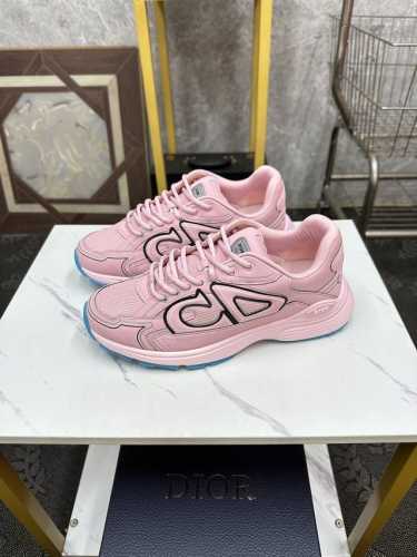 Dior-迪奥 倾情呈献全新运动鞋，以现代线条和科技面料打造灵动休闲格调。迪奥品牌大使王俊凯 动感演绎全新运动鞋，秋意正浓步履生风。原版1：1复刻顶级版本 码数