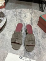 Loro Pian*现货供应经典爆款lp顶级版本 英伦矮跟拖鞋原来这就是传说走两万步都不会累脚的颜值和脚感都拿捏住了，上脚一走就会被彻底沦陷～极简的设计吸睛耐看