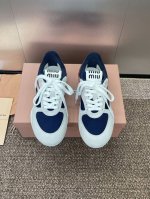 工厂p价p miumiu 2025春夏新品情侣款撞色阿甘球鞋 miu Miu 大秀上爆出的这双球鞋 后全球各大代购官网火爆上市. 简单很随意不羁又能体现单宁美感