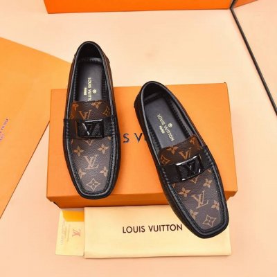 出厂价 羊里 Lv 2024春夏专柜gloria系列款原厂特供皮料生产 原版楦型。以遍布鞋面的monogram压纹等精致工艺细节展现优雅风貌的经典开车套脚休闲鞋