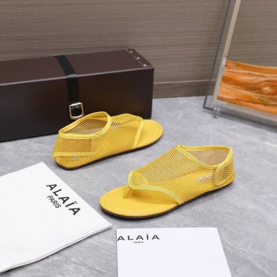 独家顶级版本 小众Alaia 2025Vs夏季凉鞋系列 复古夹脚人字凉拖 精致优雅的同时 还具有时髦感 上脚舒适 面料:定制网 内里:定制网 垫脚:定制羊皮 大