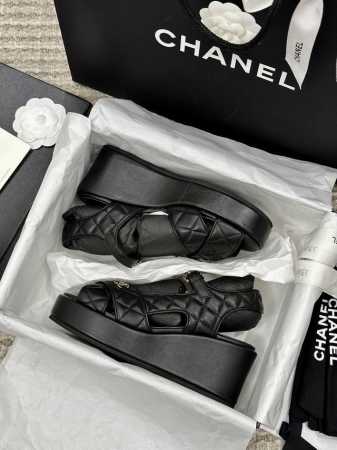 出厂价 Chanel香奈尔 C家小香23Ss新款坡跟露趾高跟凉鞋 顶级专柜品质，上脚那一刻还是不要超级惊艳所有材质都根据原版定制！ 鞋面：进口头层小牛皮 进口小 - 点击图像关闭