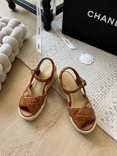 Chanel 25C早春新款厚底水台凉鞋！顶级版本！防水台4cm 后跟12cm 上脚后很稳！爆款系列~上脚秒变170 日常通勤必备内里垫脚羊皮 原版大底 码数：