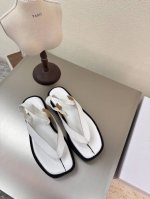 厚底 人字拖 分趾凉鞋 Mm6 Maison Margiela 白色 小牛皮 大热时尚风格 白色 Mm6 Maison Margiela的实验性从功能主义的解构