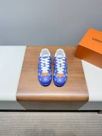 Lv25年新款情侣球鞋 穿上就是时髦精 这款 Footprint Socce-运动鞋于2025春夏系列时装展中亮相 是pharrell William-首次以足