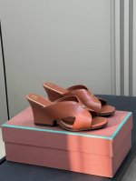 lp Ss25 New Arrival～ Lp 夏日松弛感，来自简约的设计和精良用材 简单中包含韵味兼具舒适度！ 小牛皮鞋面，牛皮底 Size 35-41 40