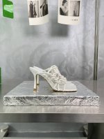Bv B家纯手工编织凉拖原版9色入 光纤白 全手工制作 鞋面全手工编织 工匠精神 条子制作工艺精巧 舒适 B家经典鞋型 设计感不落伍 垫脚采用小羊皮 调性十足