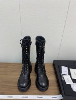CHANEL小香24k 秋冬巴黎走秀款 绑带 长靴系列 马丁靴 原版购入1:1开发 各大时尚博主都有穿的一款靴子 上脚非常时髦 显腿神器，随便搭配都是超级好看