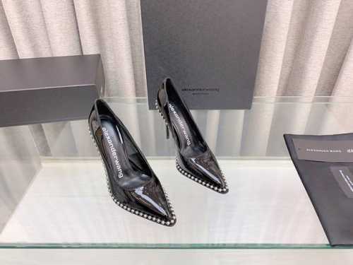 Alexander Wang 亚历山大 王专柜新款高跟鞋 鞋面进口牛皮 漆皮，搭配最潮尖头金属珠镶边，羊皮内里垫脚，意大利真皮大底！ 跟高：10Cm 码数：35