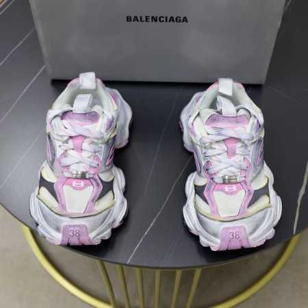 巴黎5XL正确版Balenciaga巴黎世家CARGO 走秀款 做旧工艺采用手工制作完成，每款鞋的做旧程度、擦破大小及范围具有一定的差异性，属于正常。鞋面是切割 - 点击图像关闭