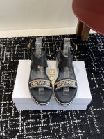 代购级拖鞋360 凉鞋390 Dior 迪奥 25Ss 春夏新款 Ivieta Dway 果冻色平底一字拖鞋 凉鞋 Cd字母Logo立体刺绣厚底圆头露趾拖鞋 原