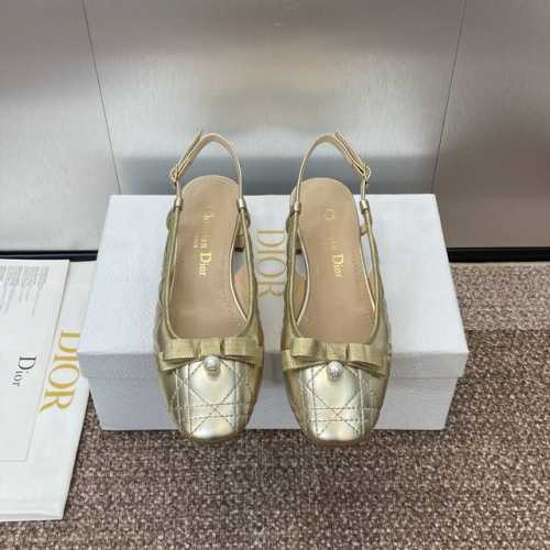迪奥 Dior 2024春夏高定系列新款 Ballet 标志性电绣藤格纹低跟芭蕾舞女鞋 CD字母logo珍珠扣粗跟蝴蝶结凉鞋 材质：进口金属羊皮 环保藤格纹粗花