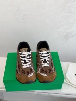 工厂直销 高端版本 原版1:1情侣款 男款+10新款上架BV Orbit运动鞋 王一博同款 情侣款老爹Runner运动鞋，采用轻质科技网布面料。搭配几何图案设计