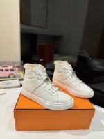 高帮 Herm*s 爱仕秋冬新款毛里Kelly扣休闲 鞋上线！满满的温暖感！可爱到不行的毛绒绒Kelly扣，厚实的毛踩上去软乎乎的 ，非常值得入手 市场最高版