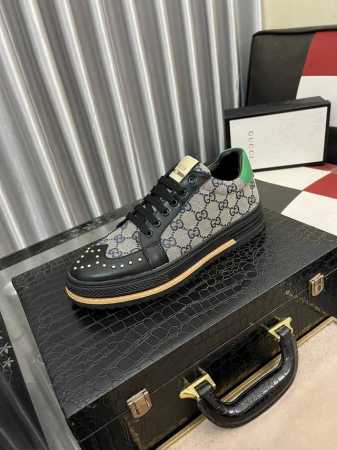 出厂价： Gucci 古奇 最 2024新款精心打造，引爆全场！不断创新的国际品牌 此款男士四季运动休闲鞋，原版版本，鞋面采用全皮面料 ，皮垫脚真爆超轻大底，透 - 点击图像关闭