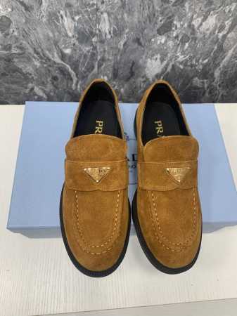 代购级 Prada 普拉达2024WA 秋季新款 平底乐福鞋采用厚实鞋底，匠制细节与当代元素增添活力，原版1-1开发 彰显经典魅力 面料:原版进口羊京 内里:牛 - 点击图像关闭