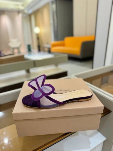 价格P： {拖鞋系} Gianvito Rossi 2025 这款高跟拖鞋 极简主义的 Elle、Gianvito Rossi 秉承了其传统意大利工艺，专注精巧