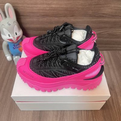 590 顶级版本Moncler盟可睐Trailgrip网布系带圆头低帮运动休闲鞋黑粉。 码数：36-46码 编码: 4M00060M2058 全套得物包装：毒卡