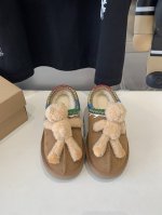 出厂价 UGG 棉拖小熊 雪地靴 俏皮可爱的百变造型， 美国轻奢品牌UGG 平底系列冬季羊毛一体雪地休闲保暖毛毛家居包头棉拖鞋。官方同步包装 检验标 材料采用原