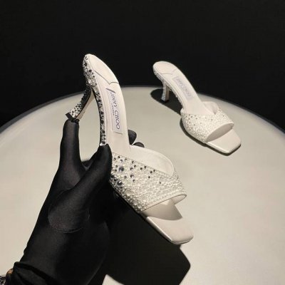 Jimmy Choo 一双能征服所有男士的高跟鞋好既穿百搭 年会必备单品Bilng Bilng美得让无人法窒息 材质:真丝烫钻渐变香槟色内里羊皮 意大利真皮大底