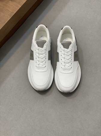Tods男士休闲运动鞋 本款TOD’S 运动鞋以新颖设计吸引眼球,橡胶豆豆尽显品牌传统元素。绒面皮革拼光滑皮革制成,拼缝织物，触感柔软,侧边饰以TOD‘S 标识 - 点击图像关闭