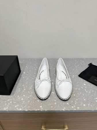 羊皮面 Alexander Wang 大王新款 圆头柳钉 蝴蝶结单鞋 凹凸感带按摩的鞋垫配上注胶 Logo ，搭配最潮圆头+高弹注塑 女王的绝佳搭配！懒人跳舞鞋 - 点击图像关闭