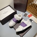 冲量价: VALENTINO 华伦天奴 最新爆款运动系列，顶级版本，官网同步！原版1:1套楦工艺，面料采用头层牛皮拼接，TPR大底+原版垫脚！时尚百搭！女码：3
