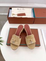 Loro Piana 乐悠翩雅 代购级别2025春夏新品 Summer Charms 经典金属吊坠羊猄面拖鞋 LP是意大利顶级奢侈品牌 低调奢华 设计都是一贯纯