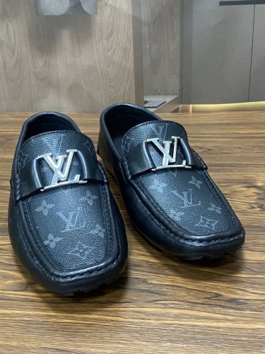 Lv 驴牌 路易威登 春夏专柜Gloria系列款原厂特供皮料生产 原版楦型 以遍布鞋面的Monogram压纹等精致工艺细节展现优雅风貌的经典开车套脚休闲鞋意大利