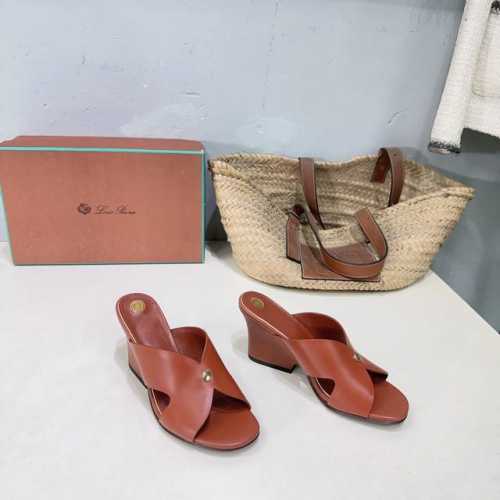 高品质出厂350！小众潮牌Loro piana L 春夏这款复古绝美平底坡跟简易拖鞋！ 简约即时髦 松弛的高级感 时尚宠儿看过来 简直是时尚圈新宠 简易设计独特