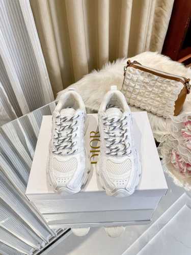 橙子出厂价 Dior 迪奥 B30系列 网面透气运动鞋 休闲厚底老爹鞋 重工复刻 顶级版本。这款 Dior Star 老爹运动鞋是二零二四秋季新品，以时髦复古风