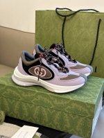 顶级版本 Gucci fw24 new arrival～ gucci run 情侣款跑鞋新品 鞋型的线条感以及不同材质和颜色的配搭，简直可以登上年度跑鞋top3