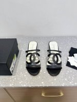 chanel 小香 25Ss春夏新款 粗跟 透明胶片 懒人拖 这一款全新设计 鞋面透明材质搭配 简约百搭上脚超级美的 怎么看都超美 鞋面：采用原版进口羊皮 透明
