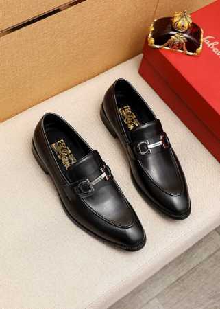 商品商标：Ferragamo 菲拉格慕 休闲皮鞋 正码码数: 39-44 38.45.46订制 商品材料：精选 进口小牛皮鞋面+经典五金扣，进口水染牛皮内里。强 - 点击图像关闭
