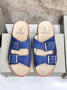 brunello Cucinelli 男士沙滩鞋 鞋垫均有品牌徽章装饰，真皮沿条 Tpu轻弹外底可以确保鞋子更合脚，穿着更舒适。 码数：39-45 38.46.