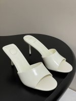 小众潮牌 Jacquemus 25S春夏新款 极简一字带细跟凉拖鞋高跟鞋 新颖时尚大方 性感不失优雅 很显脚部线条 附有骨感美的视觉效果 非常百搭的时尚单品 极