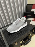 出厂价Pp： 阿玛尼Armani* 最新爆款休闲鞋，顶端品牌 奢侈～代购，顶级～质量。 鞋面選用进口透气牛皮搭配材质透气羊皮垫脚 精细做工。原版个性时尚柔软橡膠