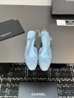chane+L 经典Slingback 小香后空凉鞋 就像Coco香奈儿女士说的：流行稍纵即逝，但风格永存！这双后空鞋就是香家经典中的经典！双色搭配，简约精致，
