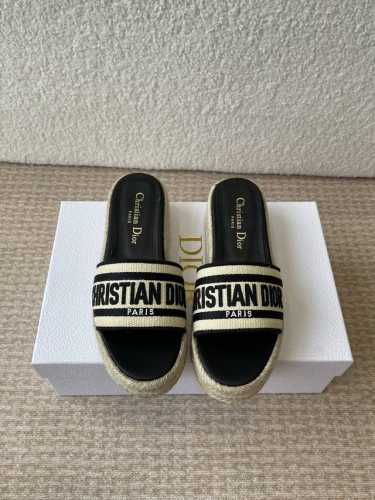 dior 迪奥 25Ss 春夏新款 Ivieta Dway 渔夫一字拖鞋 Cd字母Logo立体刺绣厚底圆头露趾拖鞋 原版开发市面顶级版本，脚感柔软细腻，舒适度极